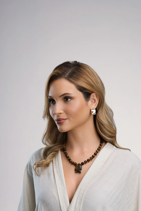 Colar Peixe Olho de Tigre Banho Ouro 18K