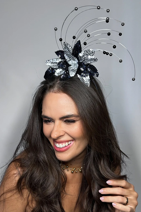 Tiara Carnaval Folhas Paetê Preto e Prata