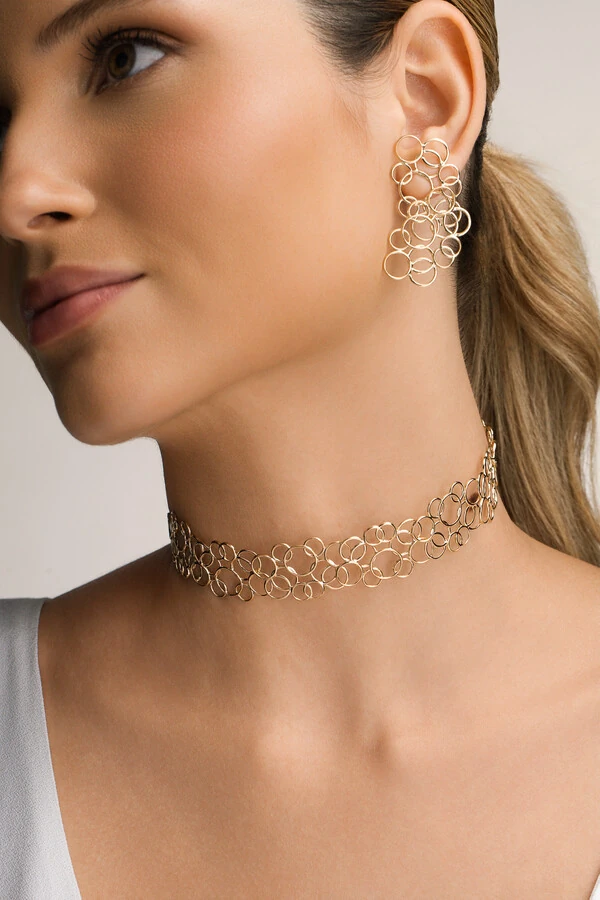 Colar Choker Dourado Círculos Vazado
