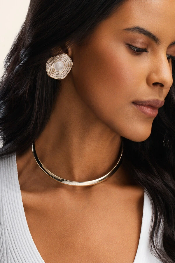 Brinco Círculo Ondas Resina Madrepérola