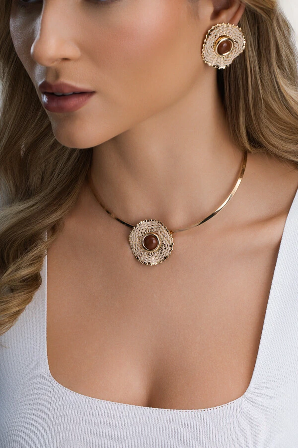 Colar Aro Círculo Palha Resina Marrom