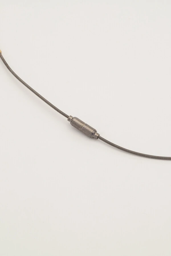 Pulseira Grafite Corda de Violão Bolinhas Douradas