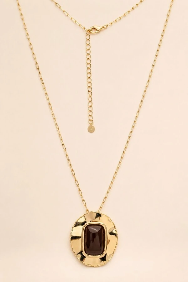 Colar Dourado Placa Martelada Resina Marrom