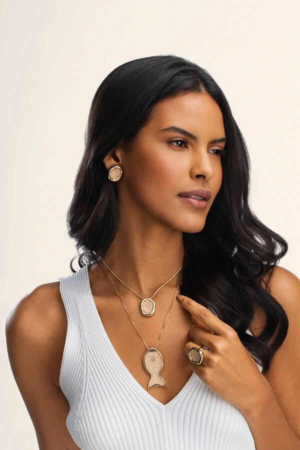 Colar Dourado Peixe Couro De Tilápia Nude