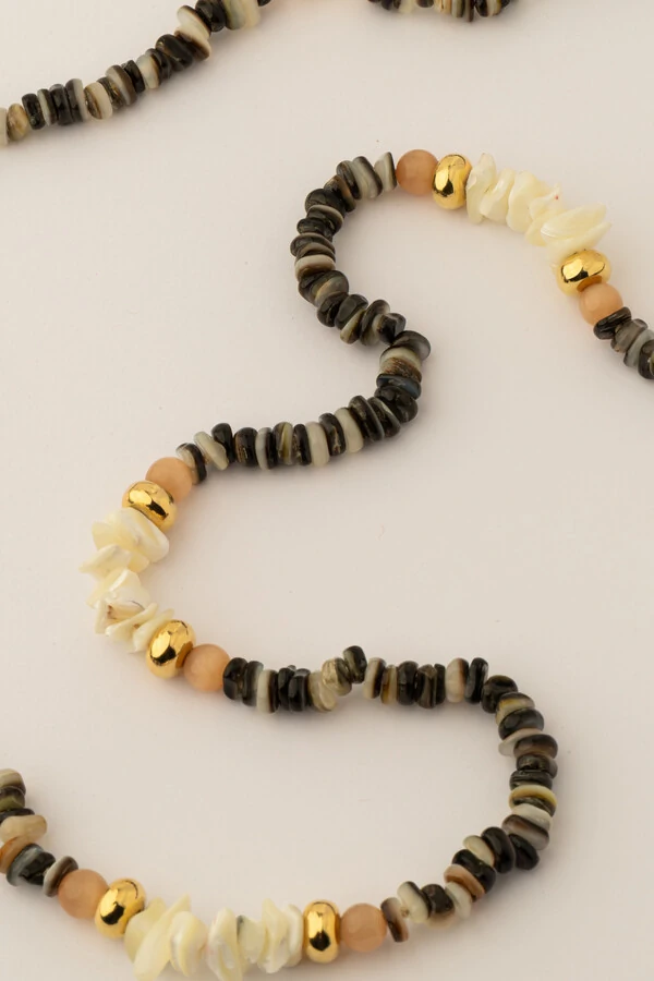 Colar Cascalho Madre Banho Ouro 18K