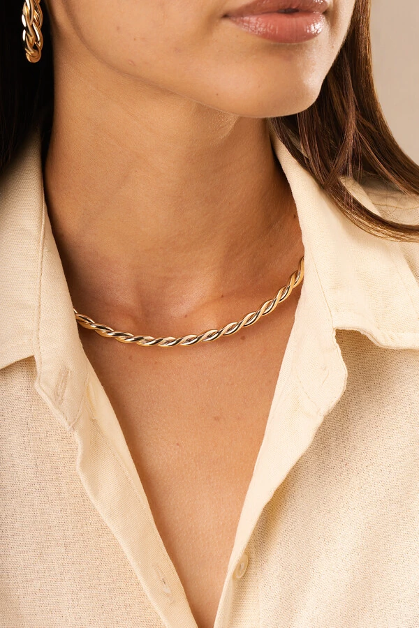 Colar Dourado Aro Trançado