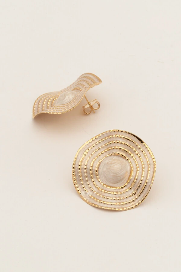 Brinco Círculo Ondas Resina Madrepérola