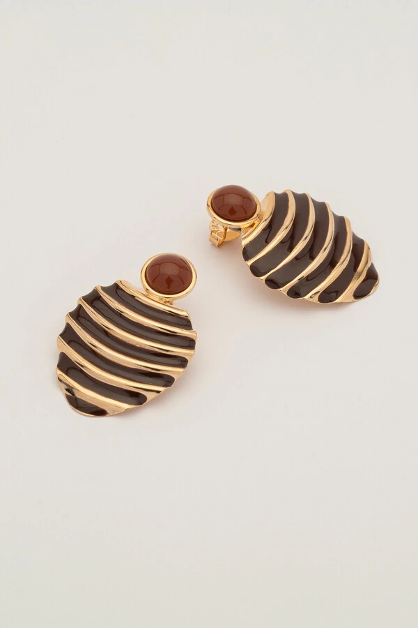 Brinco Dourado Placa Ondulada Esmaltado