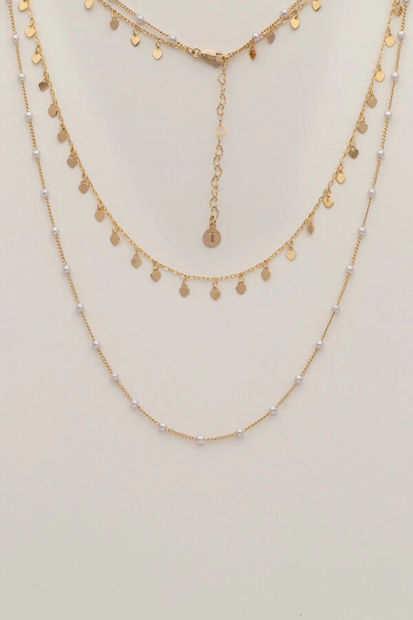 Colar Dourado Duplo Pérolas e Plaquinhas Corações