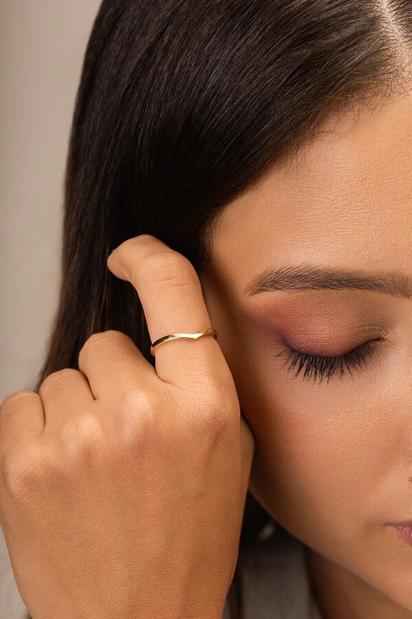 Anel Mini V Banho Ouro 18K