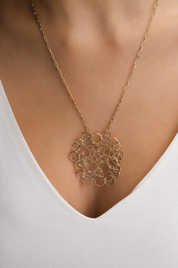 Colar Dourado Longo Círculos Vazado