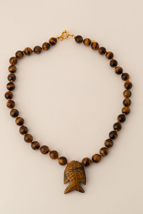 Colar Peixe Olho de Tigre Banho Ouro 18K