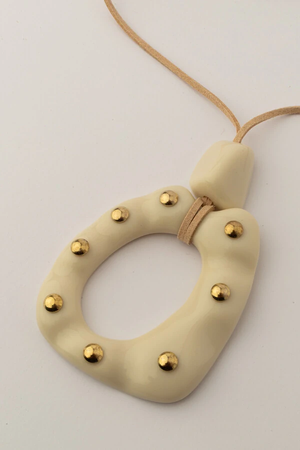Colar Orgânico Resina Couro Nude