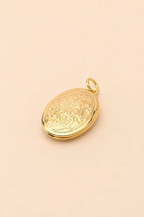 Pingente Relicário Oval Banho Ouro 18K