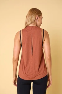 Camiseta UOU Marron