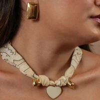 Choker Bandana Manteiga Pingente Coração Nude