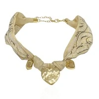 Choker Bandana Manteiga Pingente Coração Nude