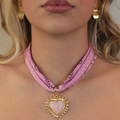 FotoChoker Lenço Rosa Pingente Coração Resinado