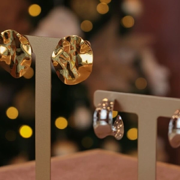 Brinco Placa Médio Martelado