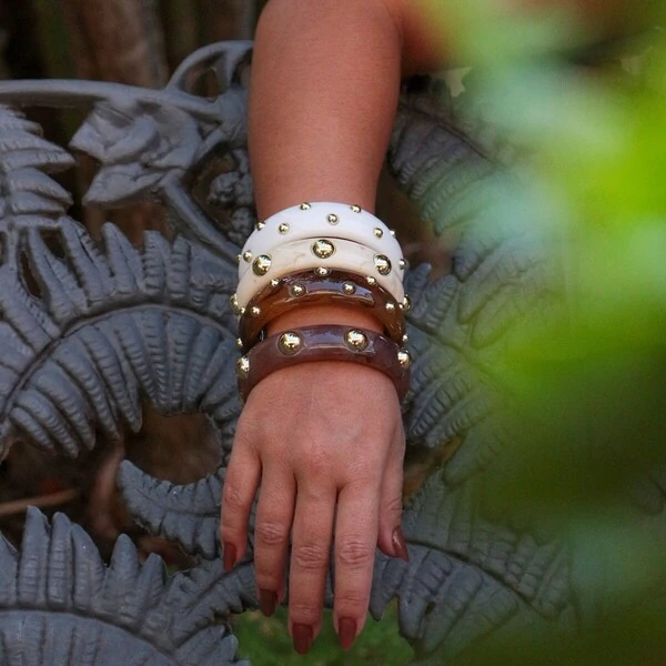 Bracelete Branco com Aplique