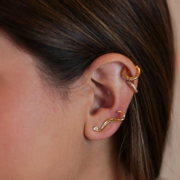 Ear Cuff Minimalista Camila com Ponto de Luz