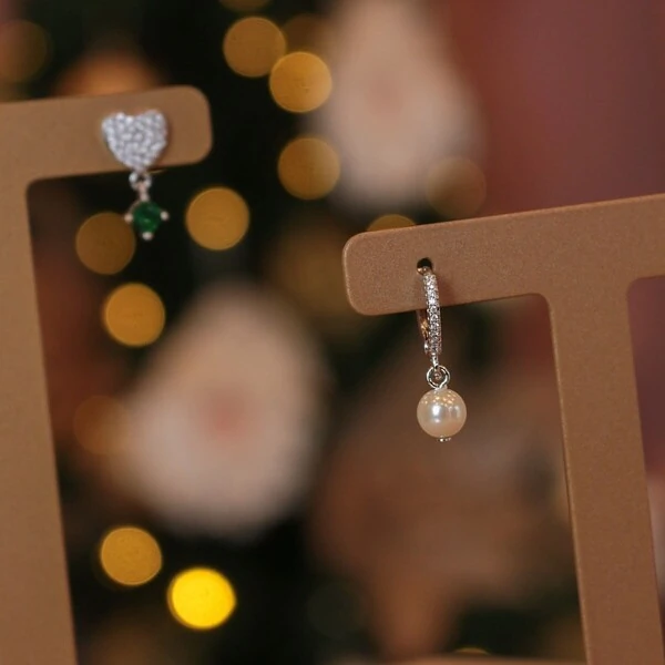 Argola Pequena Cravejada Pingente Pérola