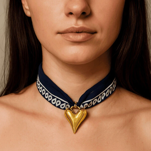 Choker Bandana Tecido Pingente Coração