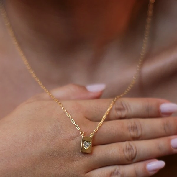 Escapulário Corrente Cartier Cruz e Coração com Zircônias