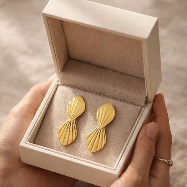 Brinco Placa Duplo Concha Riscado