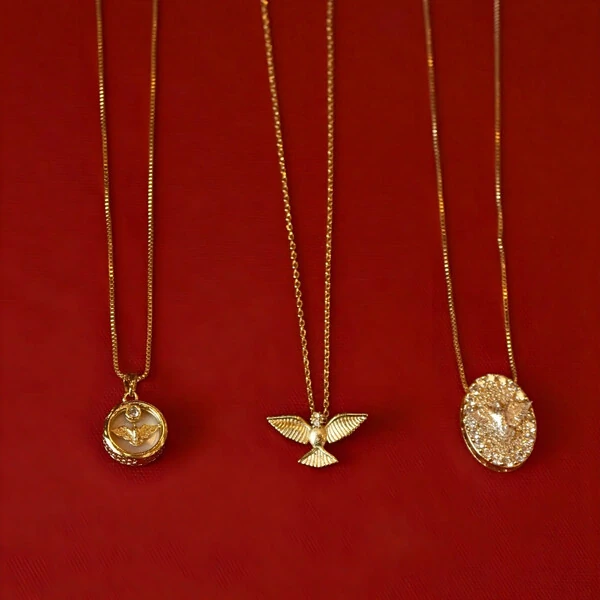 Colar Oval Pequeno Madrepérola Espírito Santo