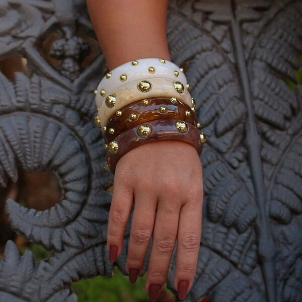 Bracelete Branco com Aplique