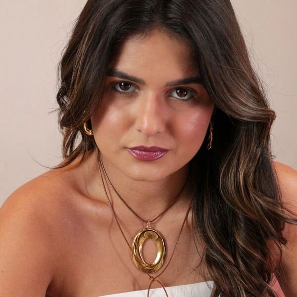 Colar Fio Marrom Pingente Oval Vazado