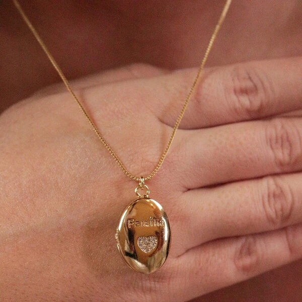 Colar Relicário Oval Família