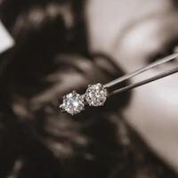 Brinco Prata 925 Ponto 6 Garras Moissanite 8 mm 4 ct
