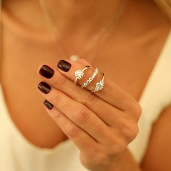 Anel Prata 925 Solitário 6 mm C/ Triângulos Moissanite
