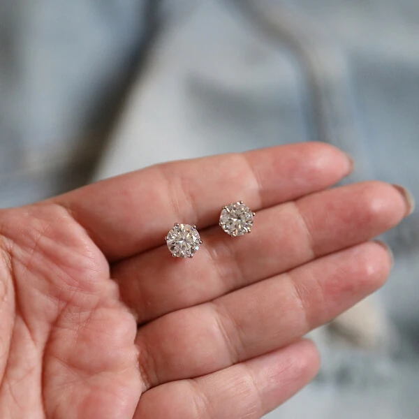 Brinco Prata 925 Ponto 6 Garras Moissanite 8 mm 4 ct