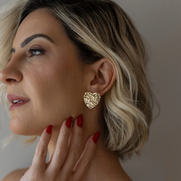 Brinco Botão Coração Lili Ouro