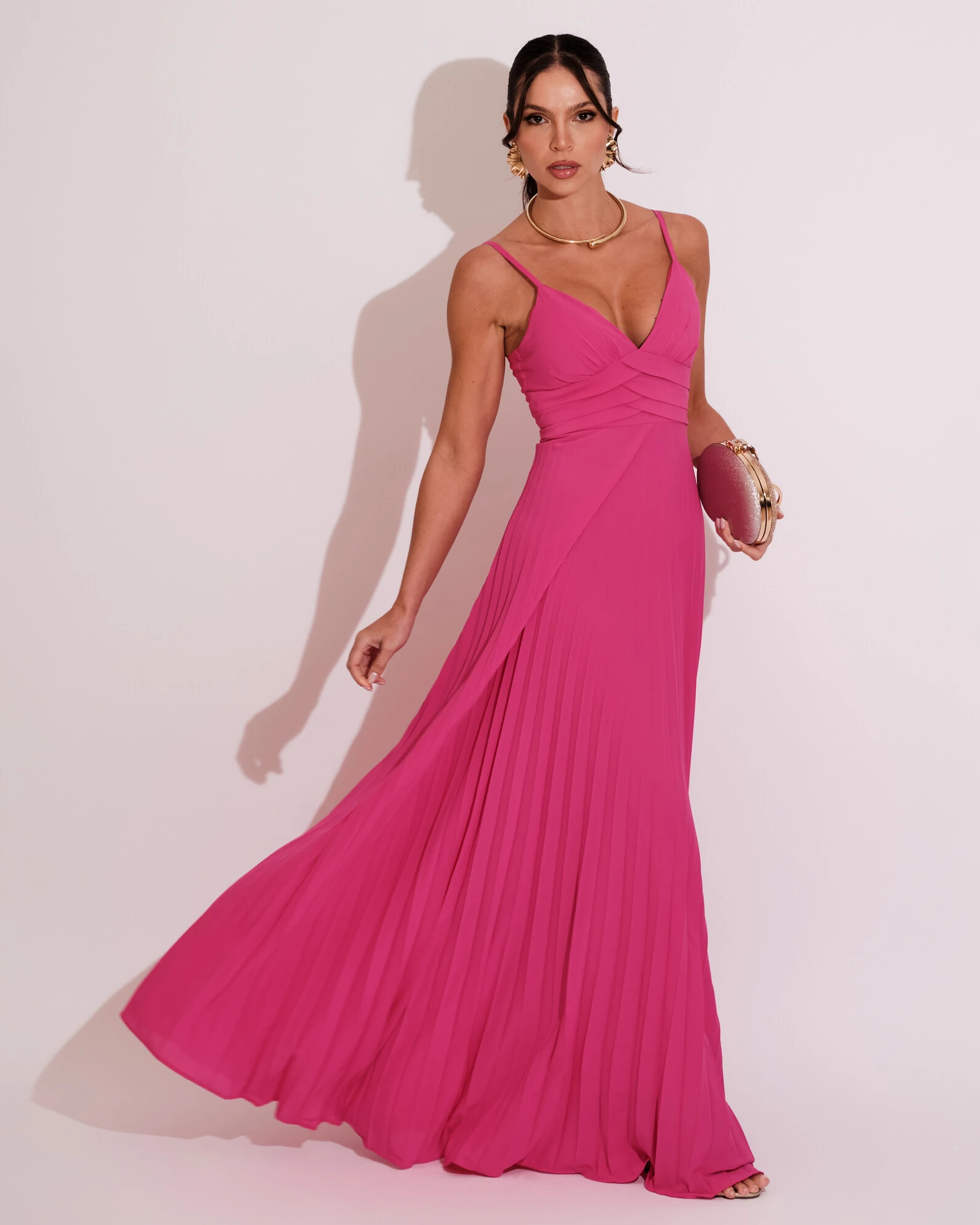 FotoVestido de Festa Longo Plissado Crepe Chiffon com Alça Hot Pink
