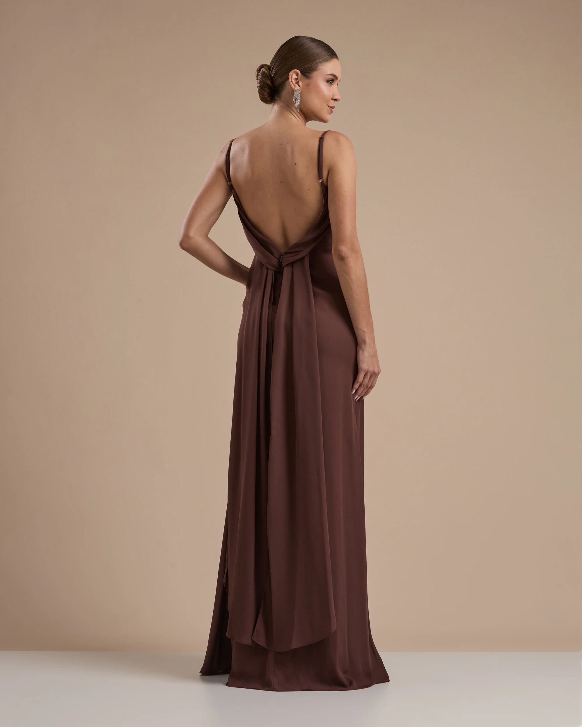 FotoVestido de Festa Longo Crepe Chiffon Costas Lenço Cauda Marrom