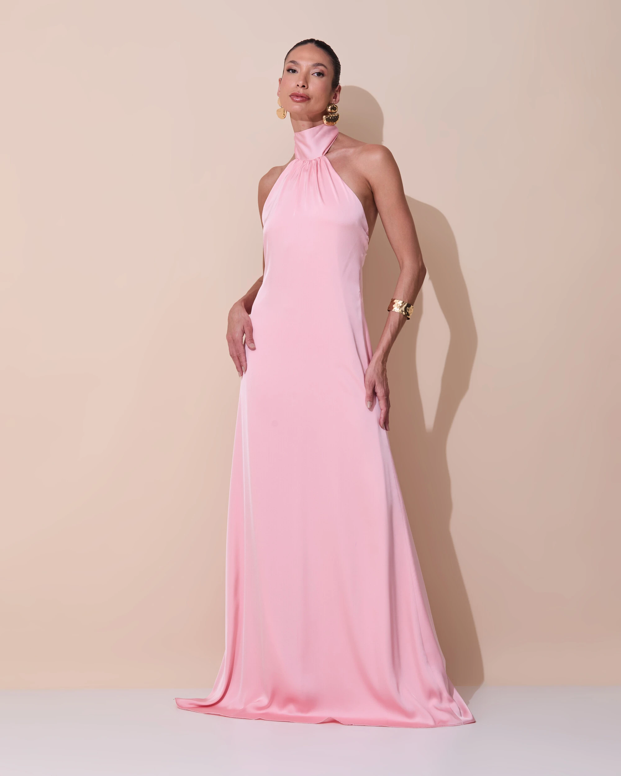 Foto Vestido de Festa Gola Alta com Decote nas Costas Acetinado Rose Gold