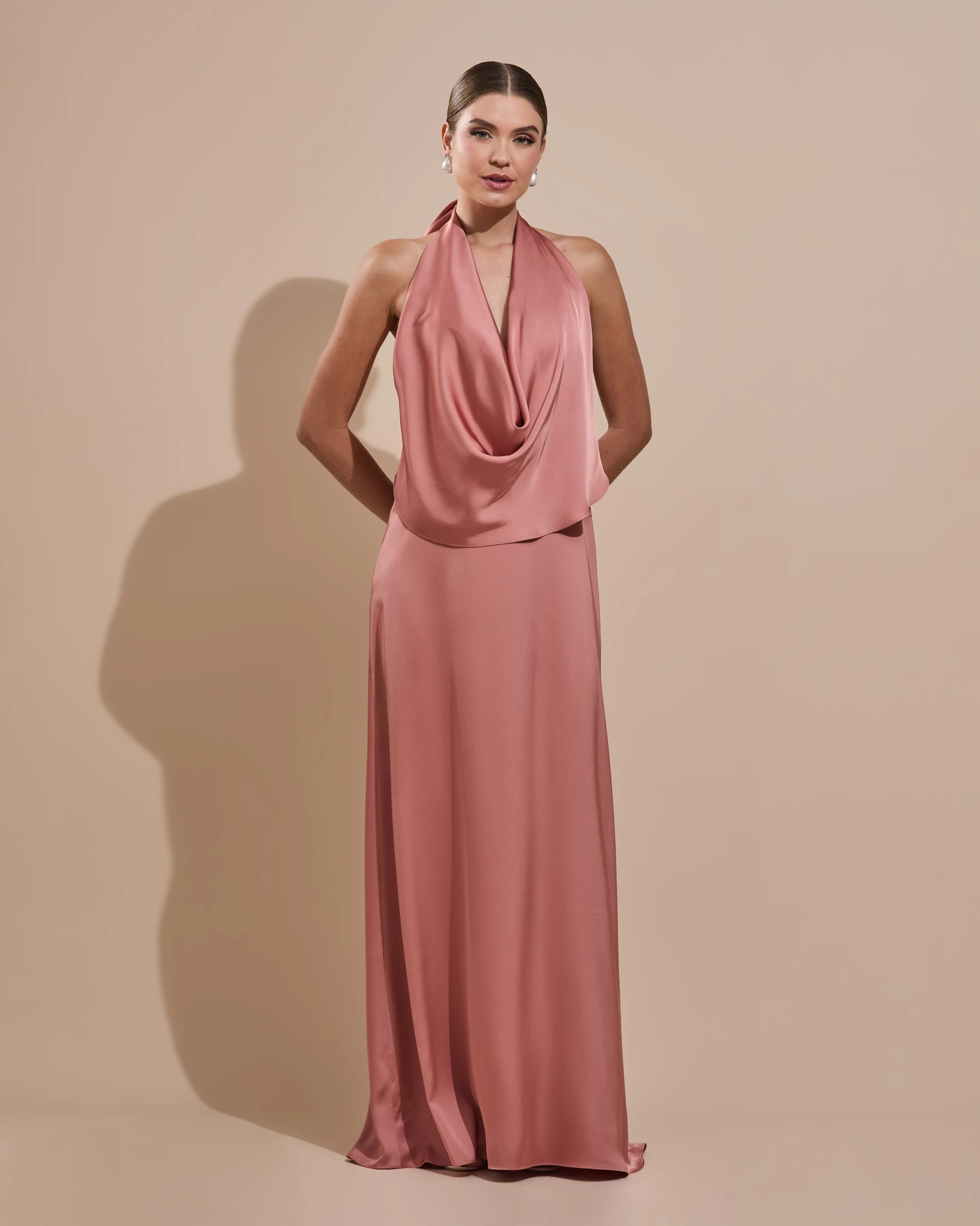 Foto Vestido de Festa Longo Cetim Fluido Frente Única Degagê Mil Formas Rosa Blush