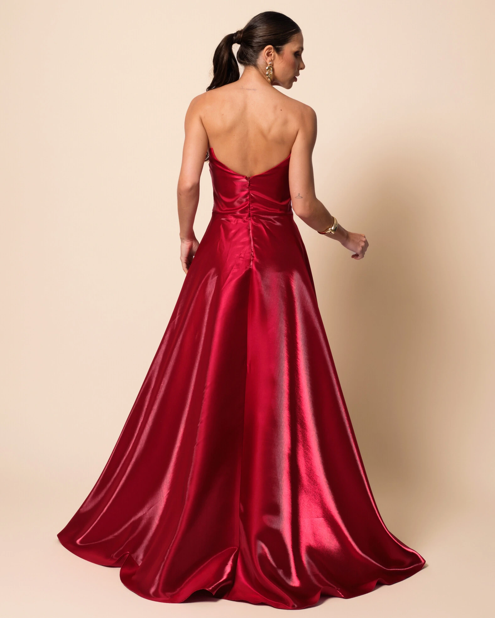 FotoVestido de Festa Longo Cetim Cristal Tomara que Caia Drapeado Vermelho