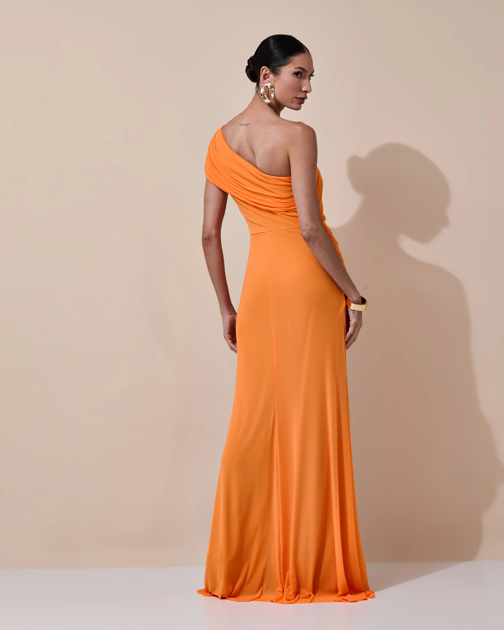 Foto Vestido de Festa Longo Um Ombro Só Tule Drapeado Faixa Laranja New