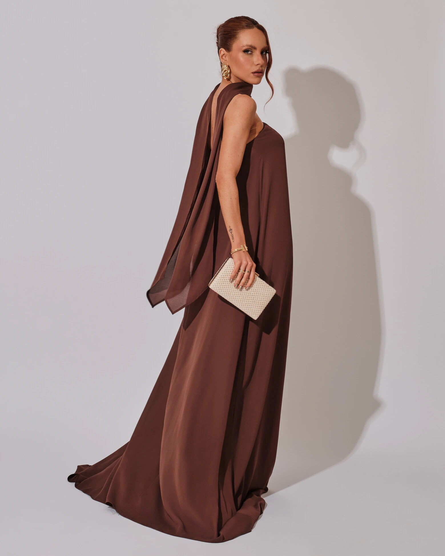 FotoVestido de Festa Longo Crepe Tomara que Caia com Lenço Marrom