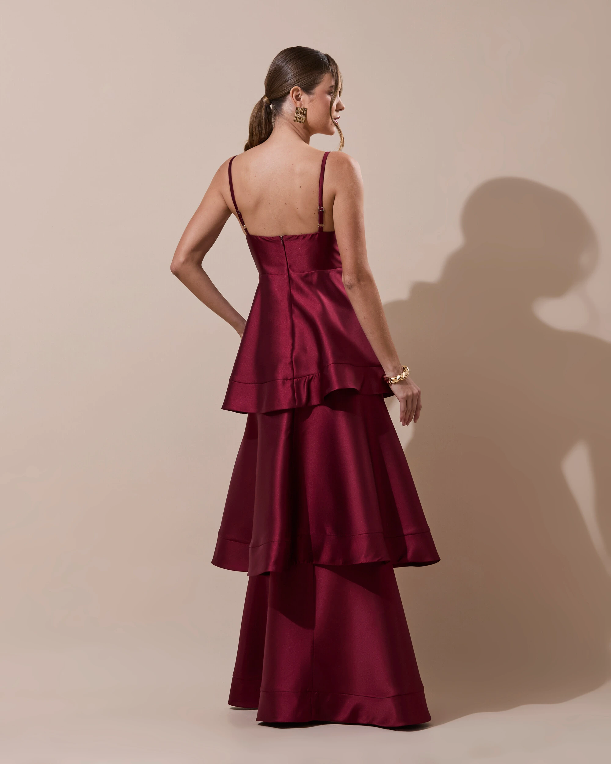 Foto Vestido de Festa Longo Zibeline em Camadas Decote em V com Alças Marsala Escuro