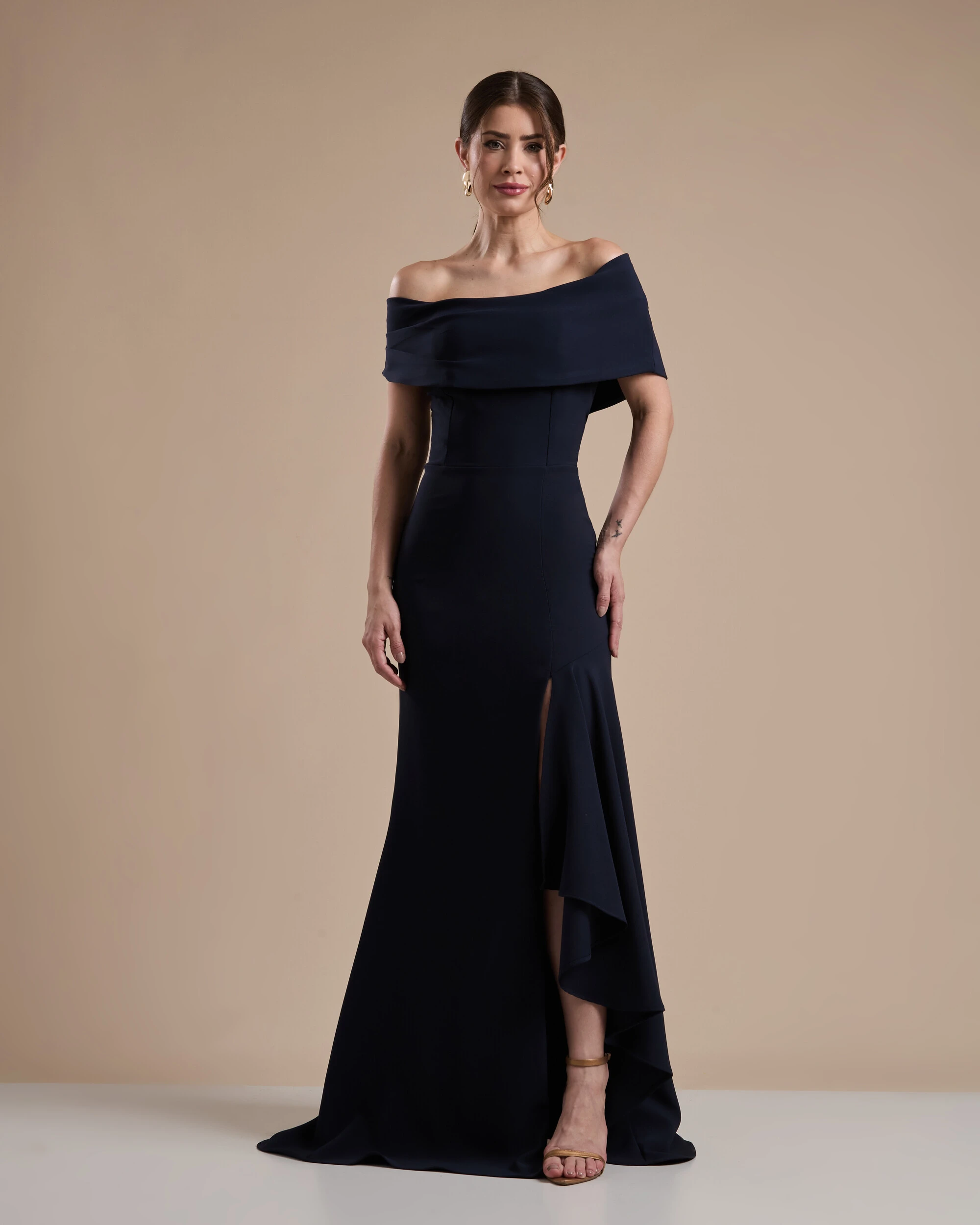 FotoVestido de Festa Longo Alfaiataria Ombro a Ombro com Babado Cascata Azul Marinho Escuro