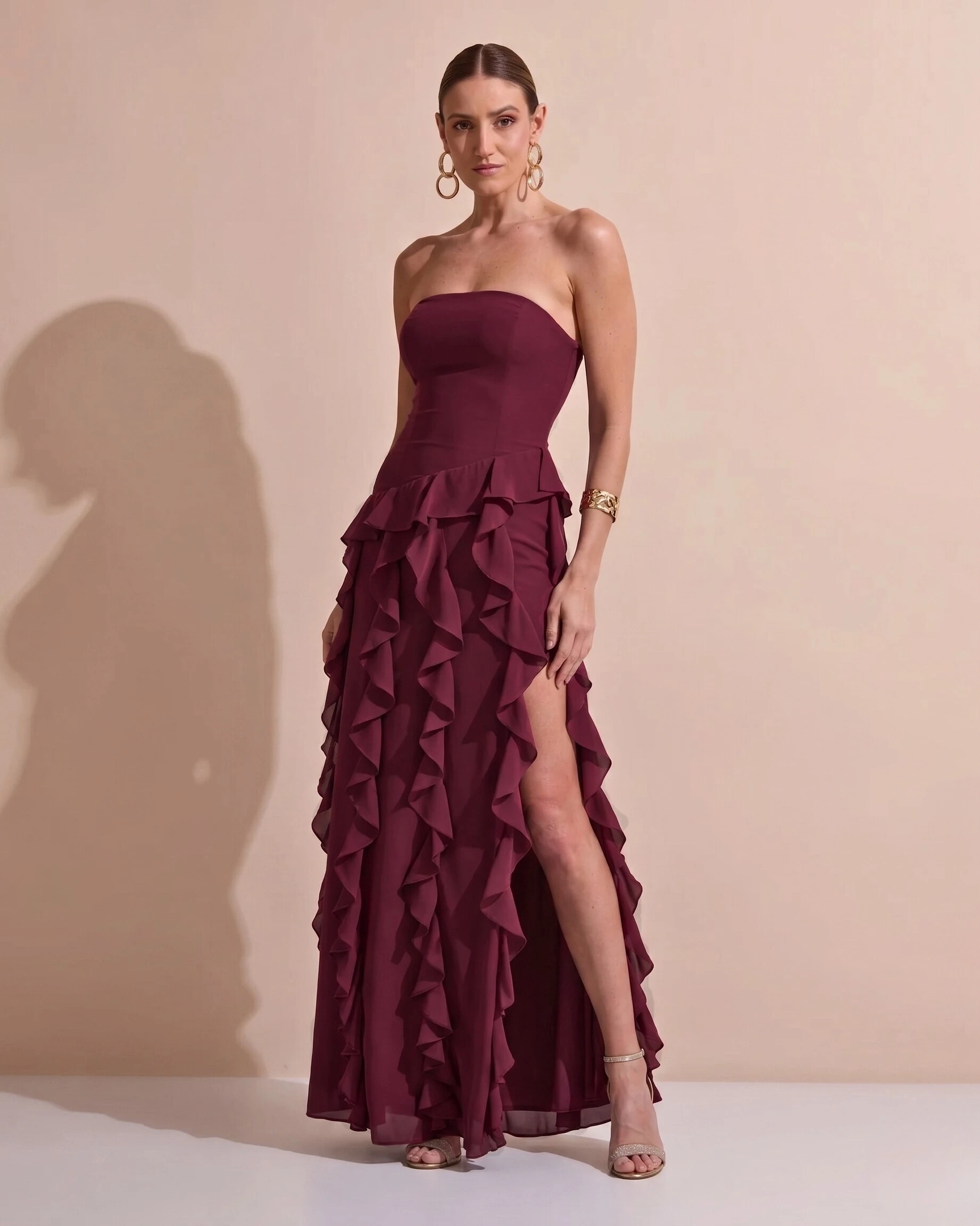 Foto Vestido de festa Longo Tomara que Caia Crepe Chiffon com Babados Cascata e Fenda Marsala