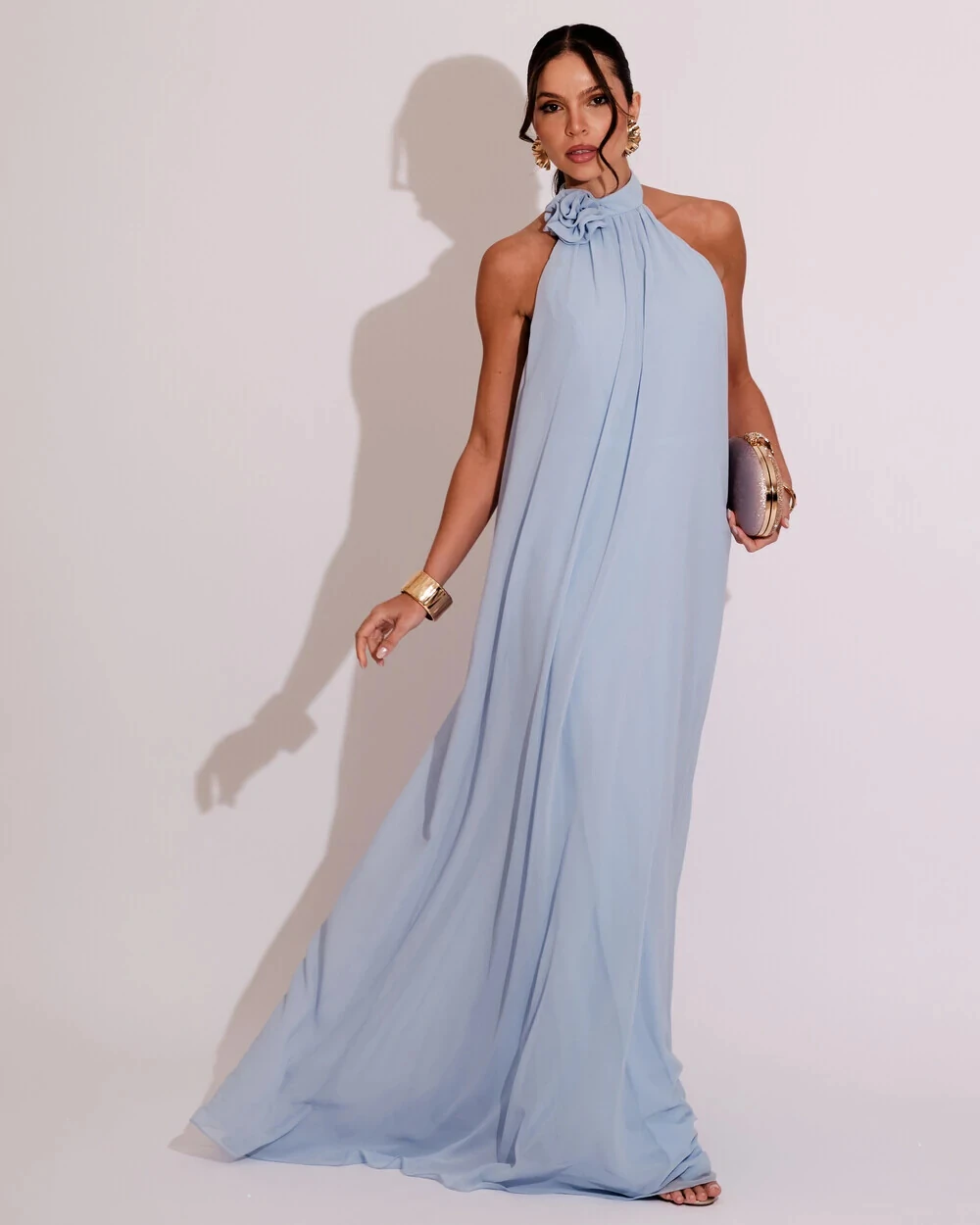 Vestido Longo Crepe Frente Única Fluido Flor Removível Serenity