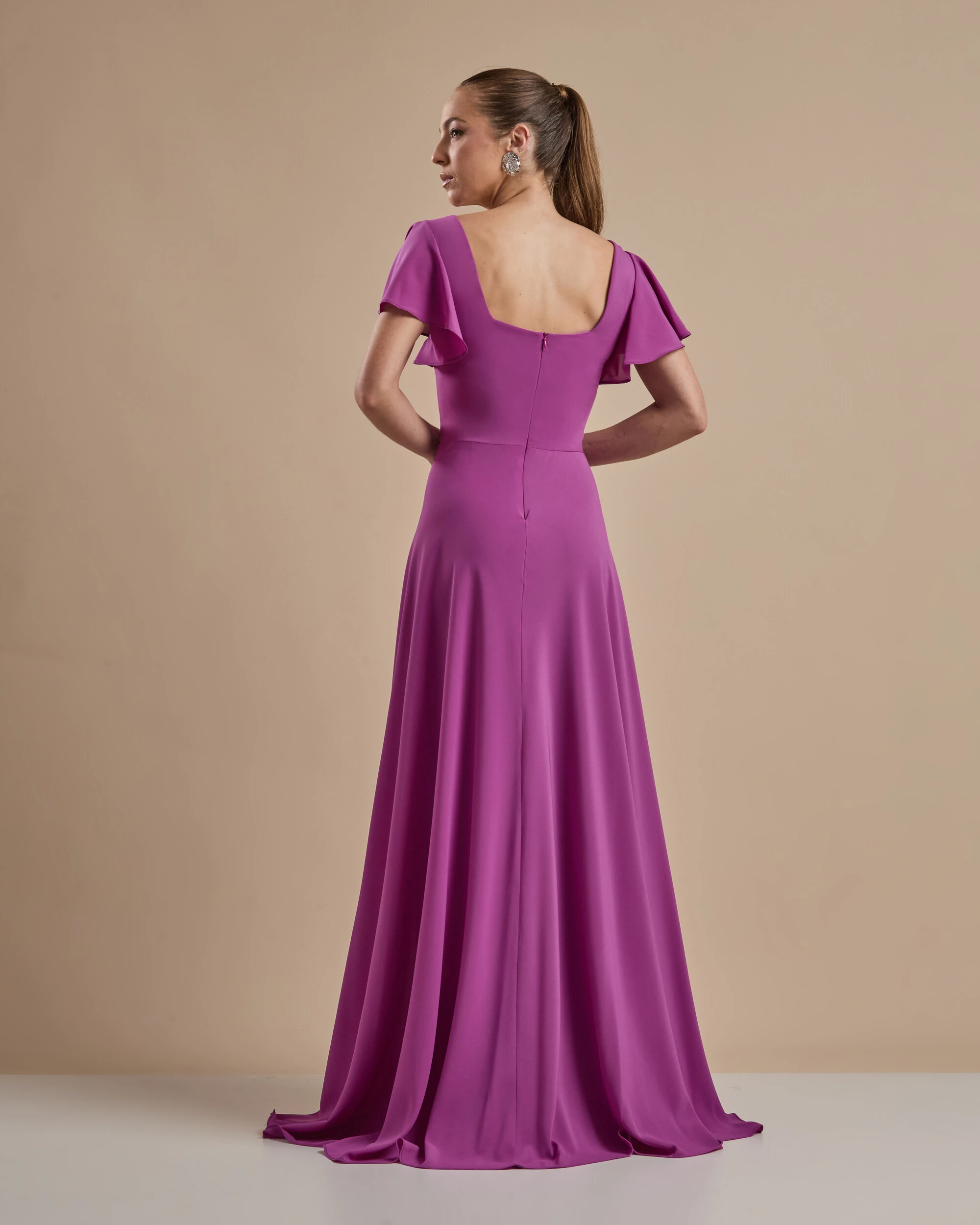FotoVestido de Festa Longo Crepe Chiffon Manga Babado e Fenda Fúcsia