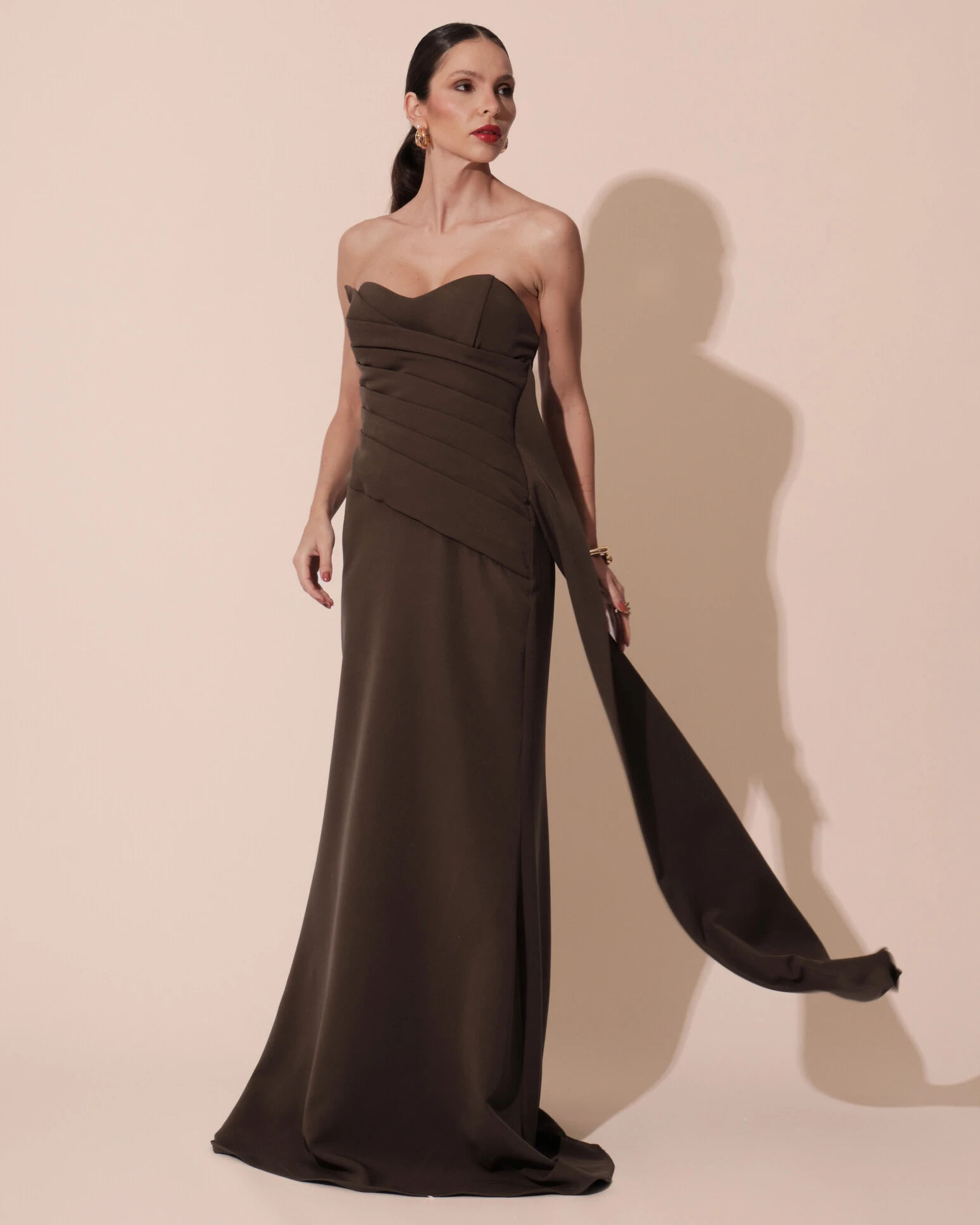 FotoVestido de Festa Longo Alfaiataria Tomara que Caia Drapeado Faixa Verde Oliva